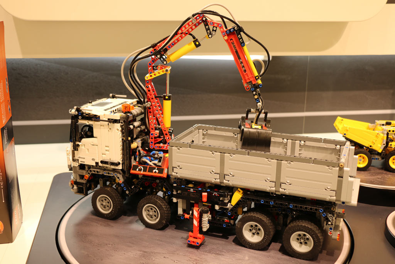 Illustration for article titled The 2015 Nuremberg Toy Fair images show all the amazing upcoming Lego